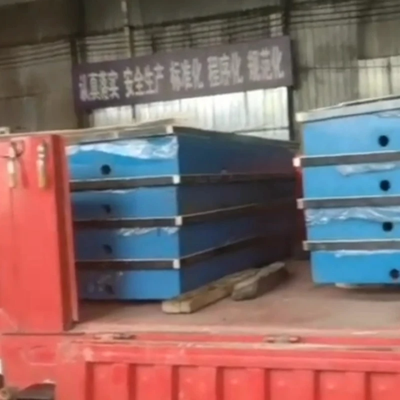 Thirty Pieces Of Cast Iron Inspection Platforms Are Being Loaded Onto The Vehicle For Shipment